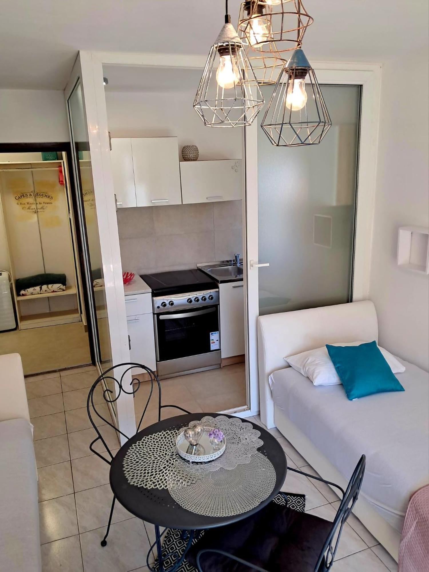 Apartmani Jessica Novalja Buitenkant foto